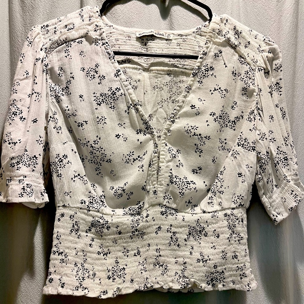 Abercrombie & Fitch Casual Puffed sleeve Blouse, XS (fits petite)